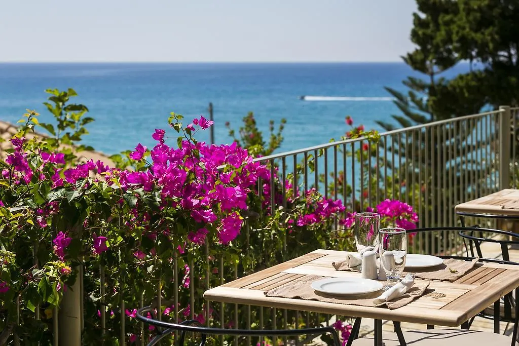F Zeen Kefalonia (Adults Only) Lourdata